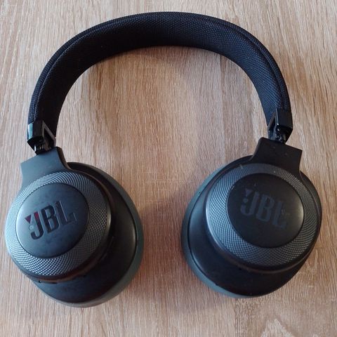 JBL E65btnc