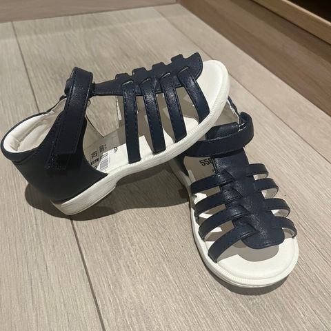 Nye sandaler fra Mani