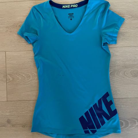 Nike t-shirt