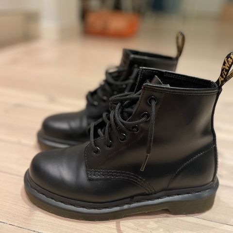 Dr. Martens - EYE BOOT Unisex, str 37