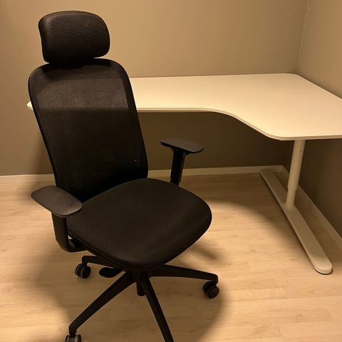 kontorpult og stol