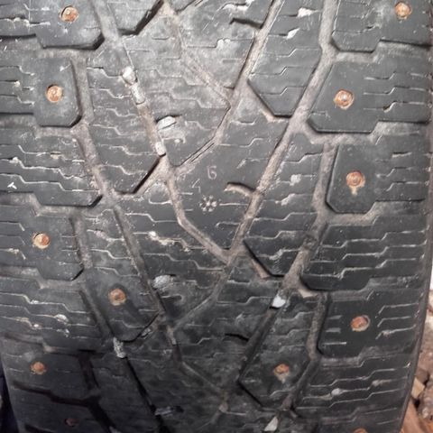 4 stk Npkian Hakka C3 215/60R17C piggdekk.