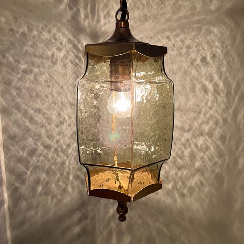 Høvik Verk vakker lampe, antar tidlig -80 tallet. Sprer lyset nydelig.