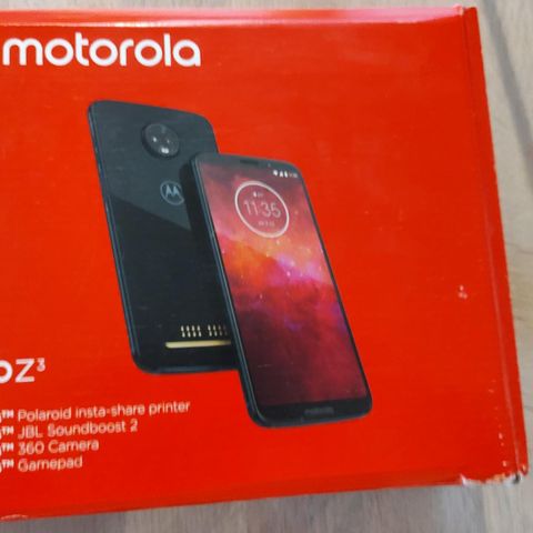 Smartphone Moto Z3 Play with Moto 5 Mods gave