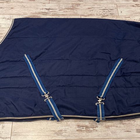 HORSEWARE RAMBO MEDIUM STALLDEKKEN 300 G 145 CM