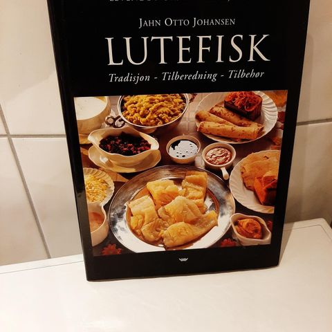 Jahn Otto Johansen: Lutefisk  tradisjon - tilberedning - tilbehør