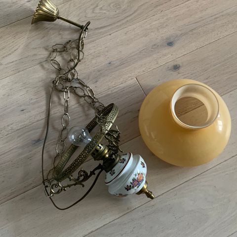 Gammel lampe/ vintage lampe/ antikk lampe/ retro lampe