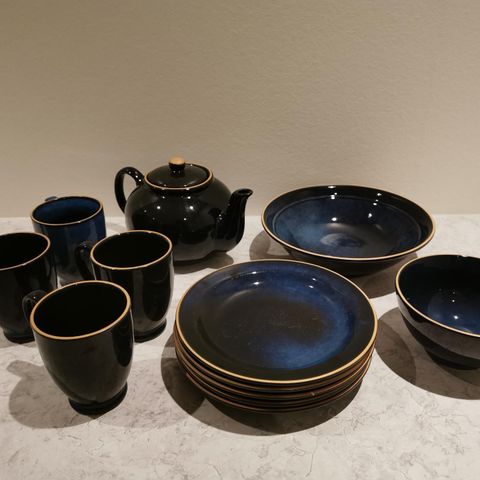 Blått keramikk service