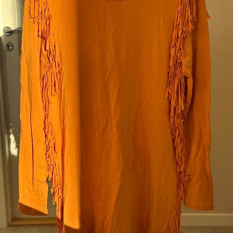 Pent brukt gul/sennepsgul kjole fra BikBok