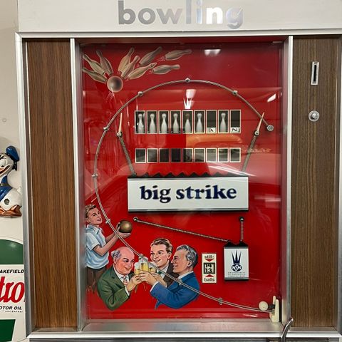 NSM bowling big strike vegg spill