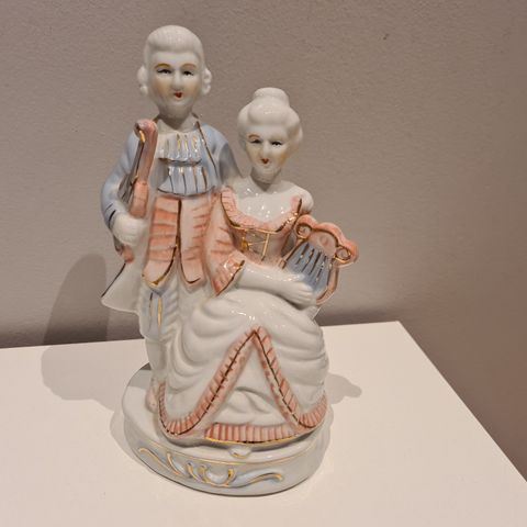 Porselen figur, eldre porselensfigur
