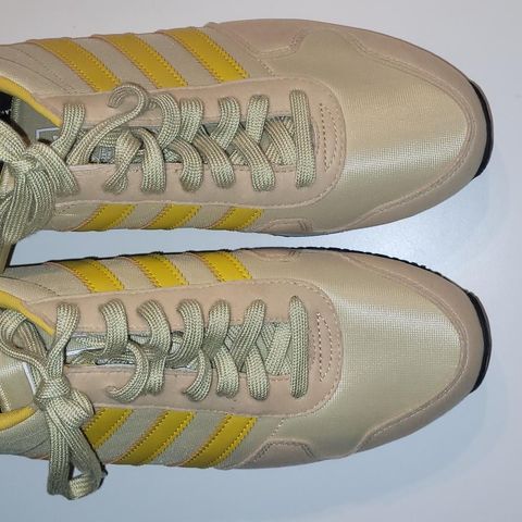 Helt strøkne og kule Adidas joggesko til salgs!