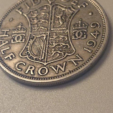 Britisk Half Crown fra 1949, pen mynt.