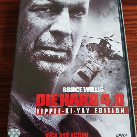 Die Hard 4.0 med Bruce Willis ( anbefaler)