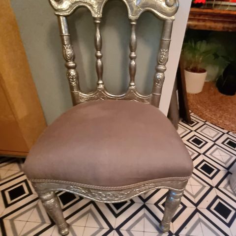 Ny pris! En spesiell metallisk Prince stol. Varp!