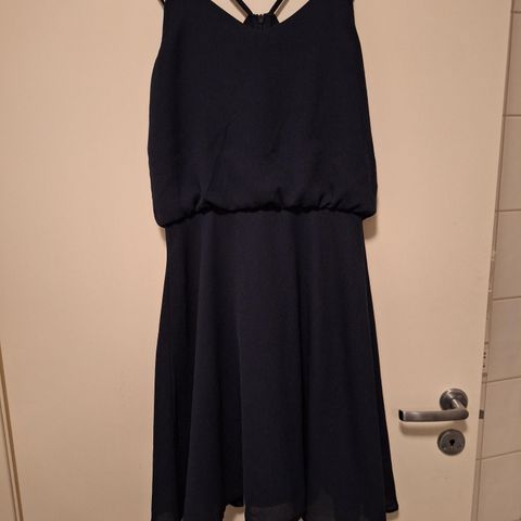 Mørkeblå pen kjole str 36