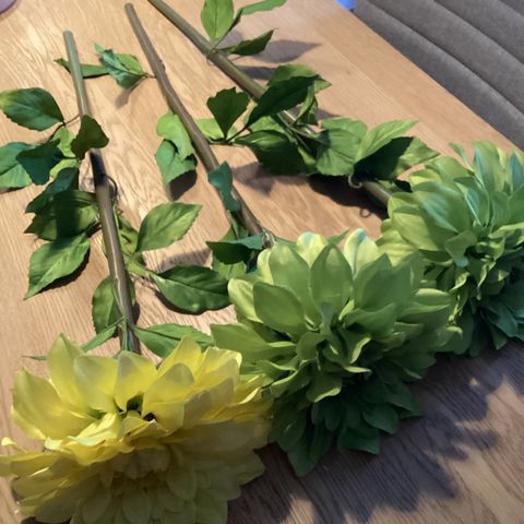 Store kunstige blomster 74 cm høye og 23 cm i diam