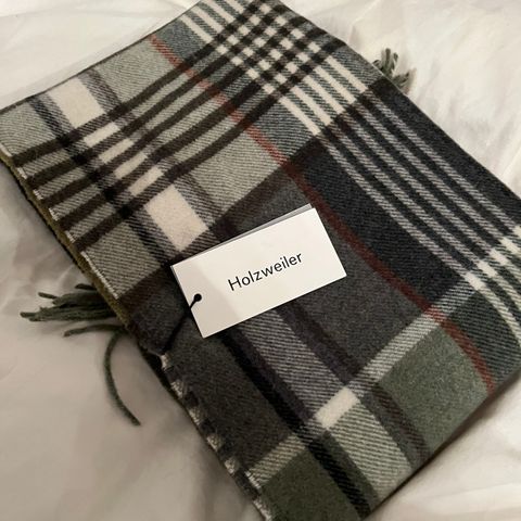 Nytt(!!!) nydelig skjerf fra Holzweiler (Lambswool/ Cashmere)