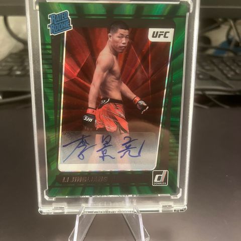 2022 Panini Donruss UFC LI JINGLIANG Green Rated Rookie Autograf