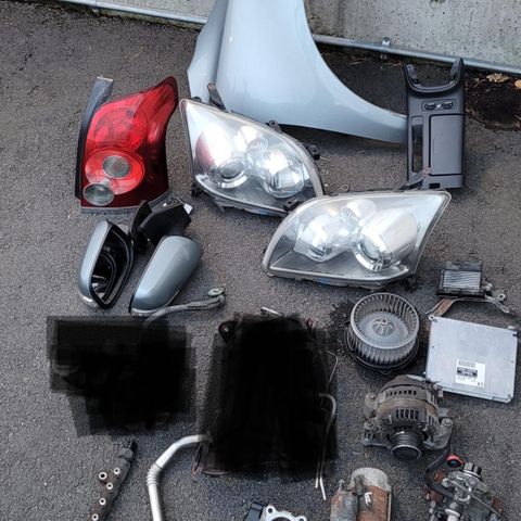 used spare parts Toyota avensis T25