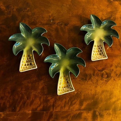 Stilige små palme-fat