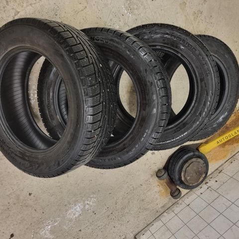 Fire Vinterdekk til salgs 195/60R15