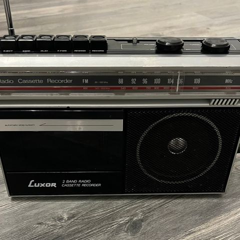 Radio Luxor 80 tall vintage