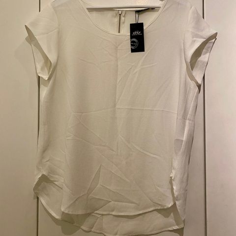 Ny bluse fra ONLY (str. 40)