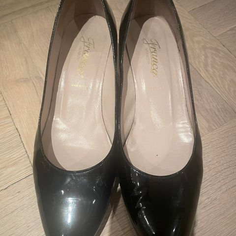 Franca Venezia pumps i skinn str 40