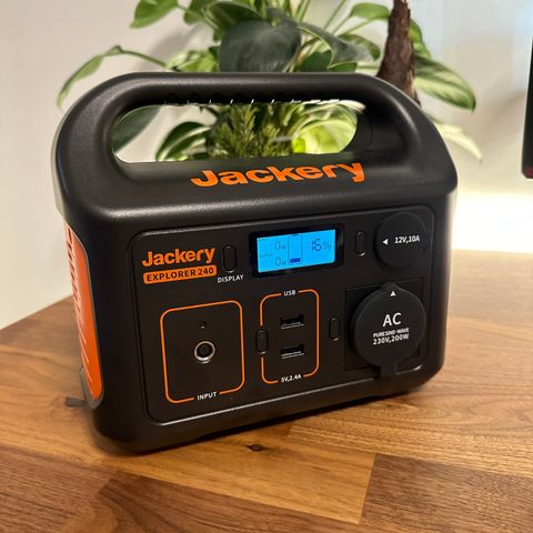 UTLEIE Ladestasjon Jackery Explorer 240 (Prismatch!)