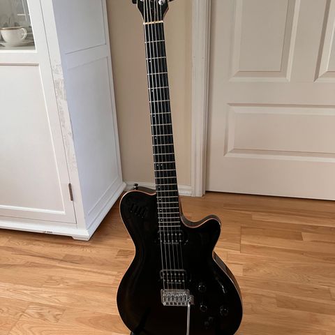 Godin LGXT elgitar med akustisk piezo & midi selges