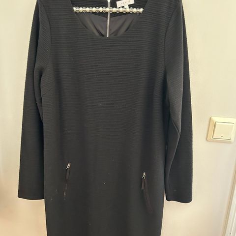 kjole svart fra Vavite str XL Helforet i behagelig stoff
