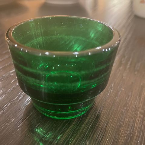 Vintage grønt eggeglass