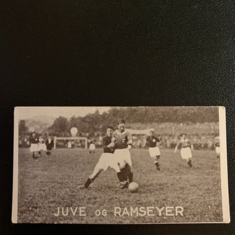 Jørgen Juve Lyn fotballkort fra 1930 Tiedemanns Tobak selges sjeldent!