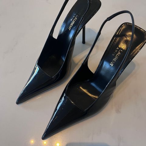 Saint Laurent Kiss patent-leather slingback pumps! Som nye!