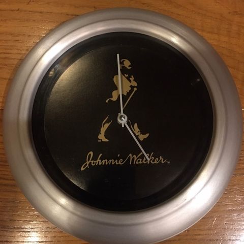 Johnnie Walker - veggklokke