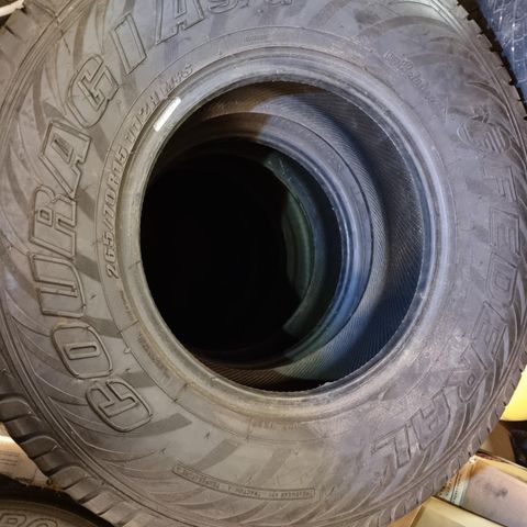 265/70 R 15 dekk. 2 + 2 dekk.