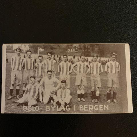 Oslo bylag Jørgen Juve Tippen mf. Tiedemanns fotballkort fra 1930 tallet selges
