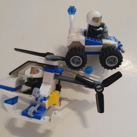 Lego City politibil og helikopter