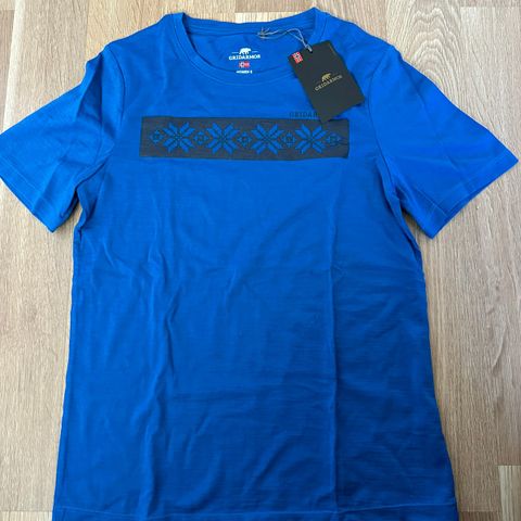 NY med lapp! Odda Merino T-shirt str. S fra Gridarmor 100% merinoull (599kr)