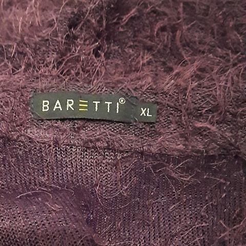 Baretti lekker lilla jakke Lengde ca 85 cm. fremstår som ny, inne/ute advent