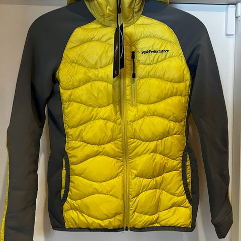 Ny Peak Performance w helium down hybrid hood str xs. veil 2199 kr