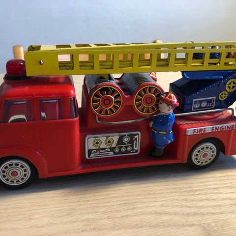 Brannbil vintage gammel leke fra 1950-tallet (tinn og plast)