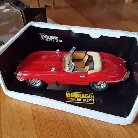 bburago Jaguar E-Type 1:18