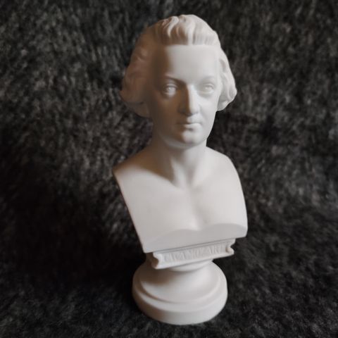 Mozart porselen bisque figur