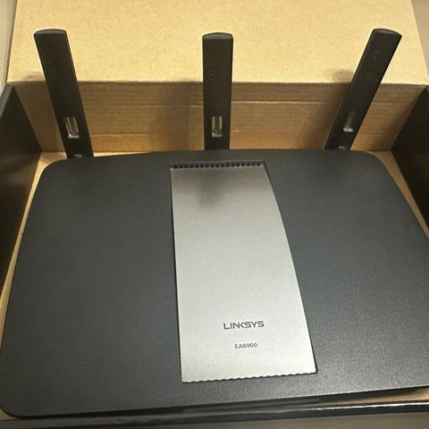 Wi-Fi router Linksys AC1900 EA6900