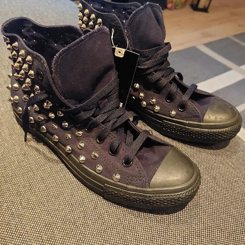 Converse med spikes