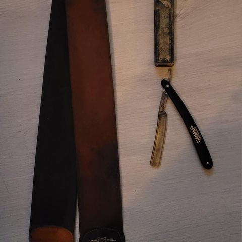 Bismarck barber-kniv.