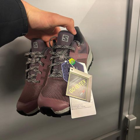 Salomon Outline prism GTX W