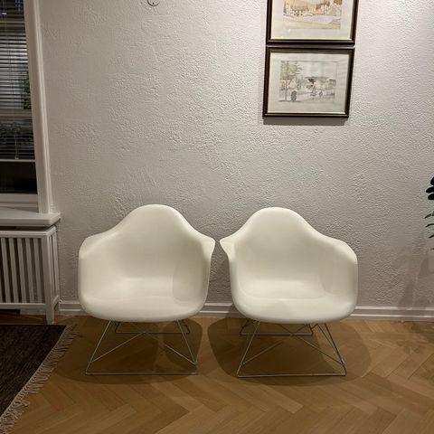 2 Vitra Eames DAR med lounge og vanlig understell